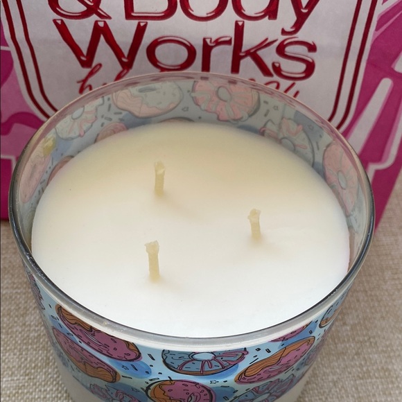 Bath & Body Works Unicorn Sprinkles Scented Candle - Picture 2 of 2